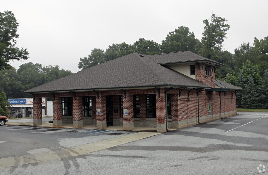 32 S Main St, Travelers Rest, SC à louer - Photo de l’immeuble – Image 2 sur 7