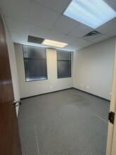 9889 Gate Pky, Jacksonville, FL à louer Photo intérieure– Image 2 sur 5
