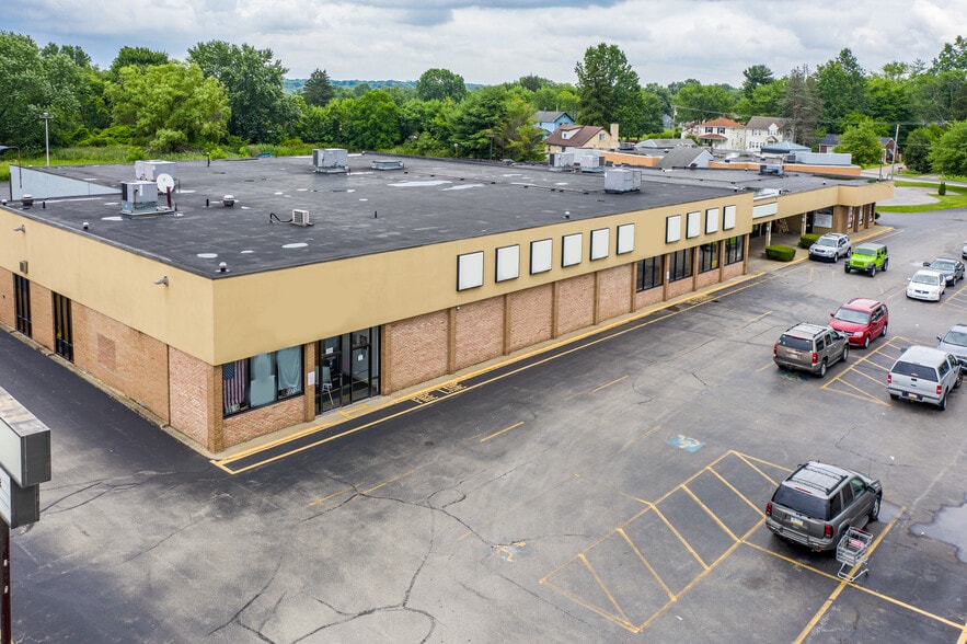 823-829 Sharon New Castle Rd, Farrell, PA à louer - Photo de l’immeuble – Image 3 sur 12
