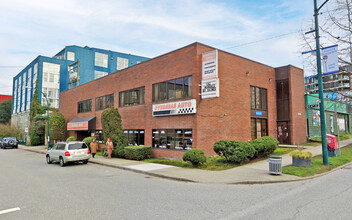 2006 Main St, Vancouver, BC à louer Photo de l’immeuble– Image 1 sur 3