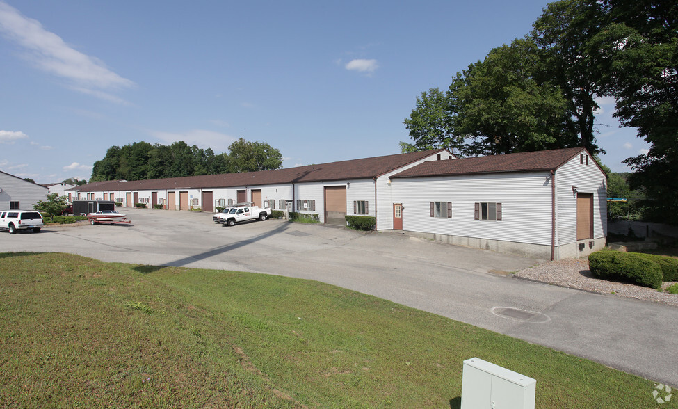 76-88 South End Plz, New Milford, CT à louer - Photo principale – Image 1 sur 33
