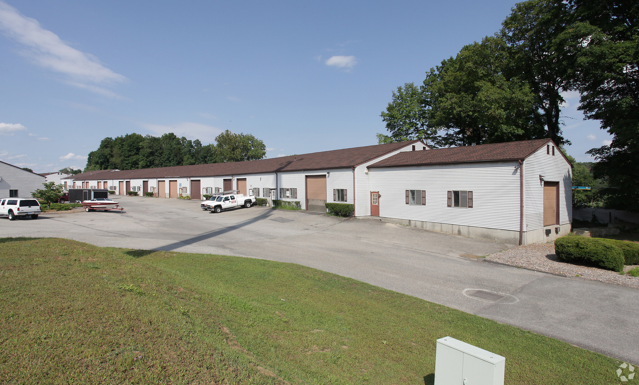 76-88 South End Plz, New Milford, CT à louer Photo principale– Image 1 sur 34