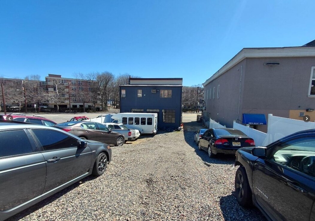 830 River Rd, Edgewater, NJ à vendre Photo principale– Image 1 sur 12