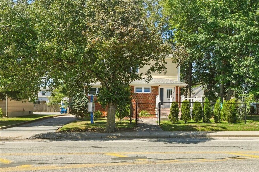 2789 Post Rd, Warwick, RI à vendre - Photo de l’immeuble – Image 1 sur 30