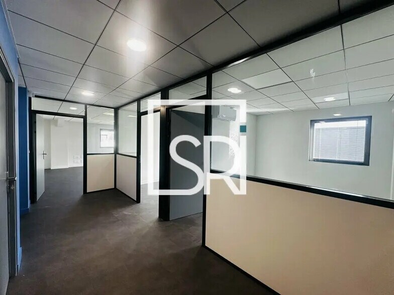 Bureau dans Pont-du-Château à vendre - Photo de l’immeuble – Image 2 sur 10