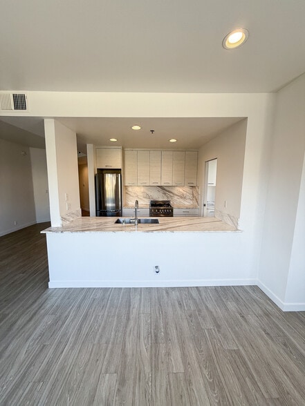 8600 Burton Way, Los Angeles, CA à vendre - Photo de l’immeuble – Image 3 sur 25