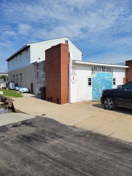 1742 Back Creek Rd, Seaford, VA à vendre - Photo de l’immeuble – Image 3 sur 12