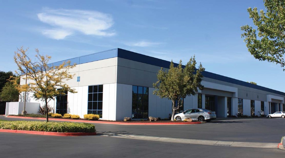 1600-1622 Corporate Cir, Petaluma, CA à louer - Photo de l’immeuble – Image 3 sur 10
