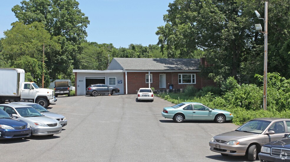 8213 Ritchie Hwy, Pasadena, MD à louer - Photo de l’immeuble – Image 2 sur 4