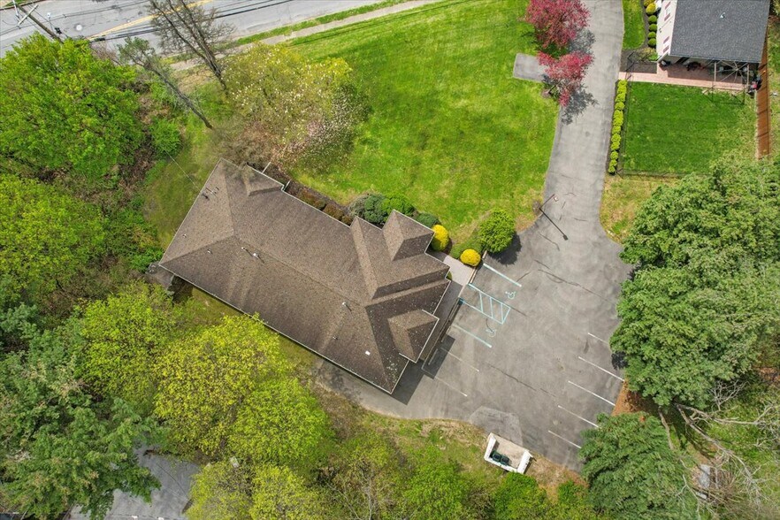 468 Gidney Ave, Newburgh, NY à vendre - Photo de l’immeuble – Image 3 sur 43