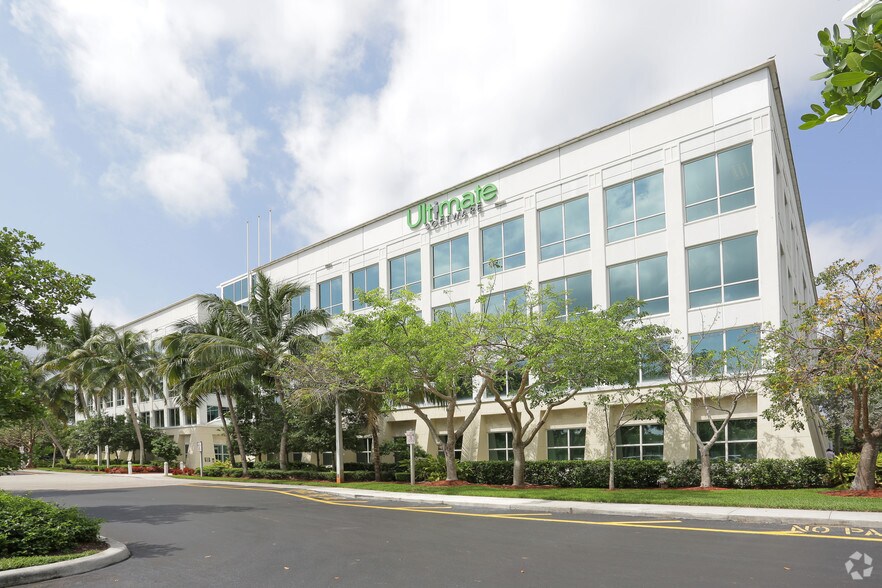 2400 N Commerce Pky, Weston, FL à louer - Photo principale – Image 1 sur 11