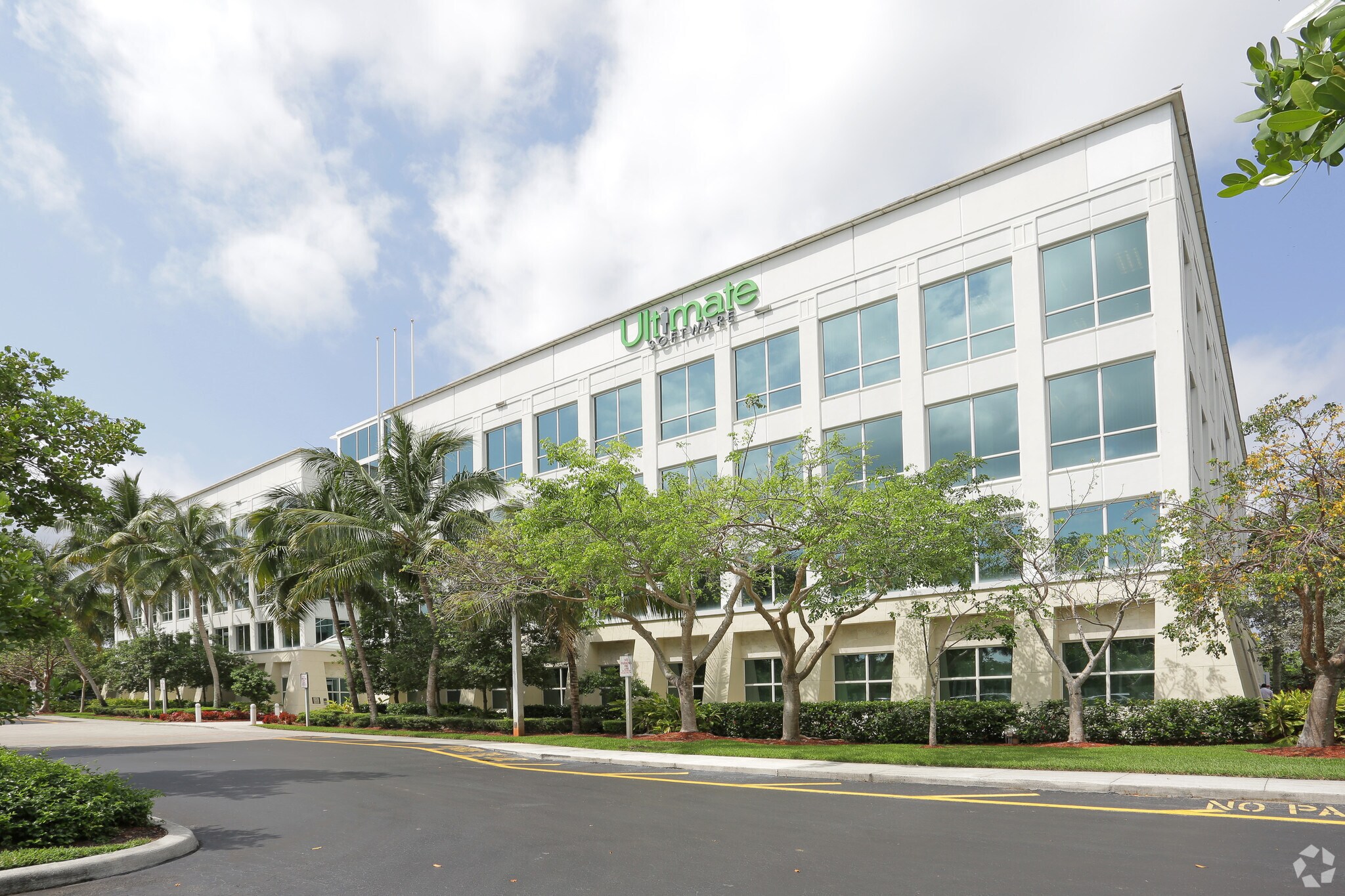 2400 N Commerce Pky, Weston, FL à louer Photo principale– Image 1 sur 12