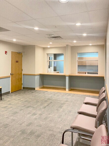 851 Marshall Phelps Rd, Windsor, CT à louer - Photo intérieure – Image 3 sur 12