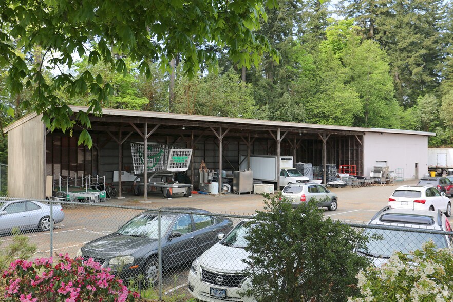 6772 Kirkpatrick Cres, Central Saanich, BC à louer - Photo de l’immeuble – Image 3 sur 4