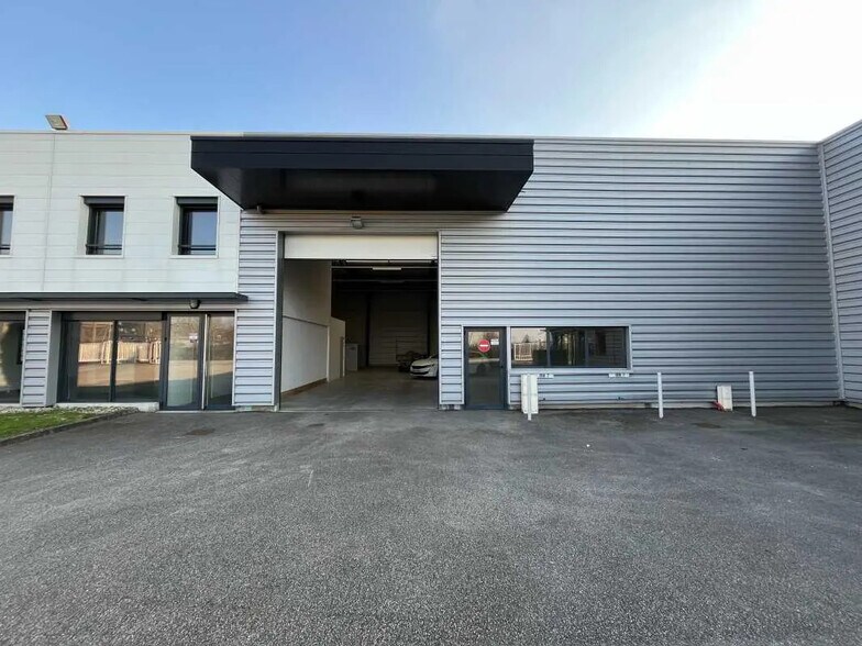 53 Avenue Carnot, Neuville-sur-Saône à louer - Photo de l’immeuble – Image 1 sur 12