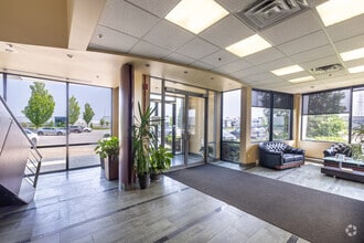 2103-2167 Boul Dagenais O, Laval, QC à louer Photo intérieure– Image 1 sur 4