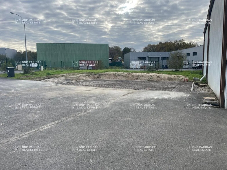 Local d’activités dans Eysines à louer - Photo de la construction – Image 3 sur 10