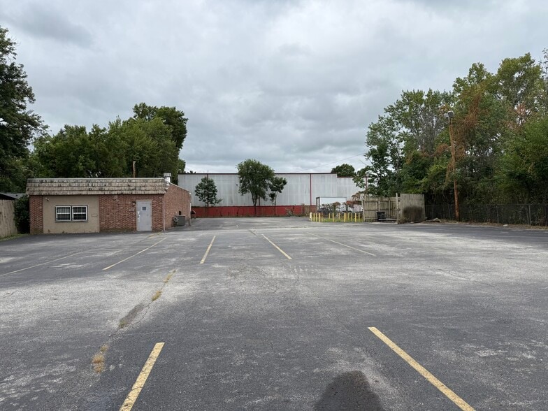 3875-3883 E Livingston Ave, Columbus, OH à louer - Photo de l’immeuble – Image 2 sur 18