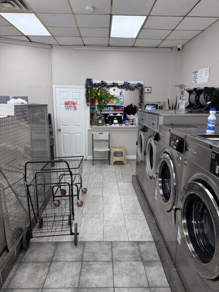 1-19 Ampere Pky, East Orange, NJ à vendre - Photo de l’immeuble – Image 3 sur 10