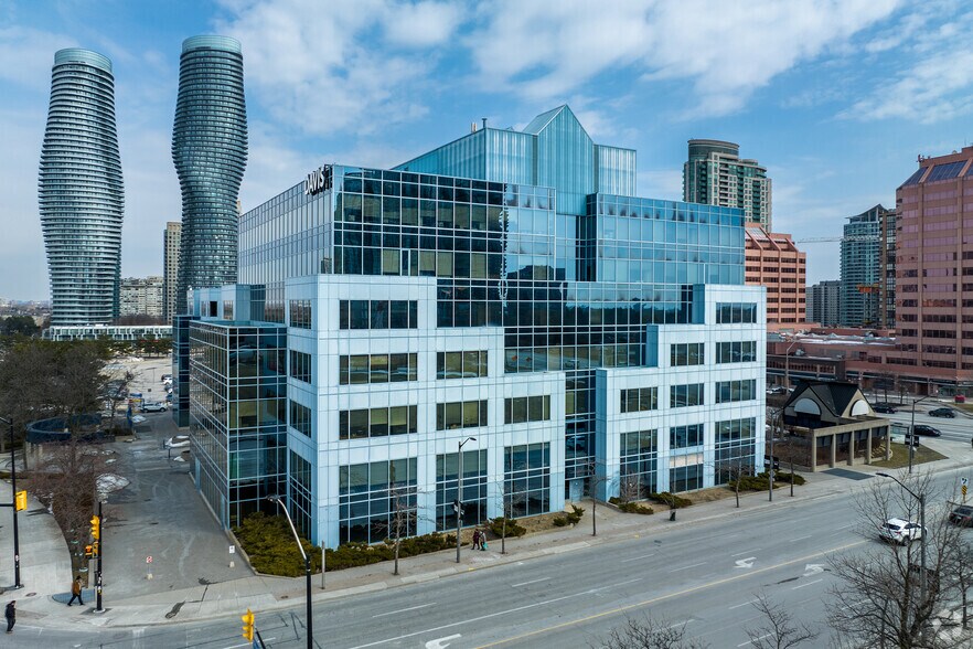 77 City Centre Dr, Mississauga, ON à louer - Photo de l’immeuble – Image 2 sur 6