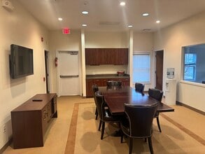 76 Tokeneke Rd, Darien, CT à louer Photo intérieure– Image 2 sur 9