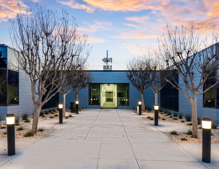 2930 Inland Empire Blvd, Ontario, CA à louer - Photo de l’immeuble – Image 1 sur 9