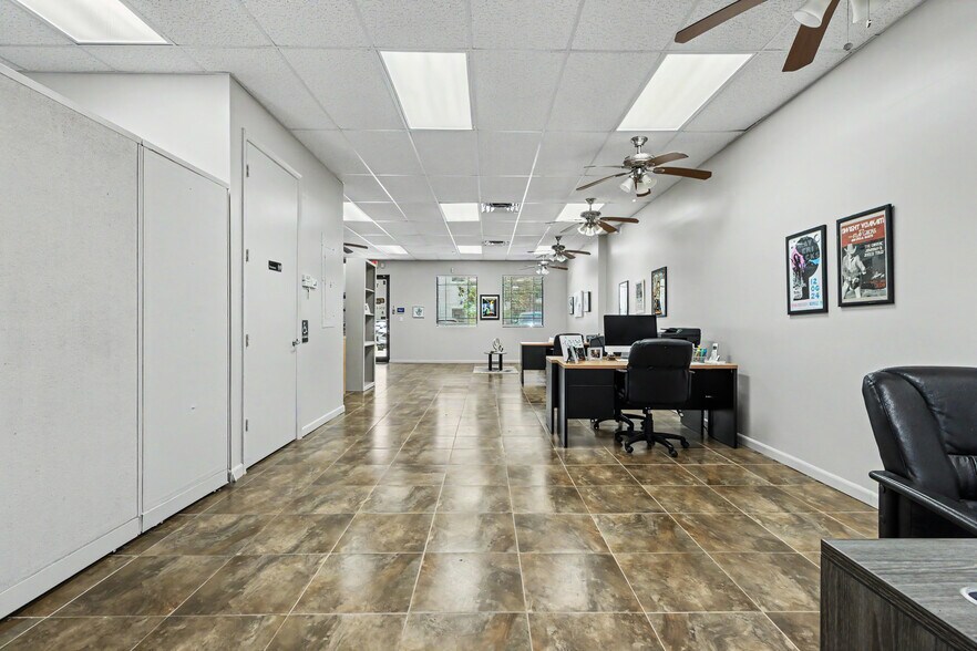 10600 Griffin Rd, Cooper City, FL à louer - Photo intérieure – Image 3 sur 25