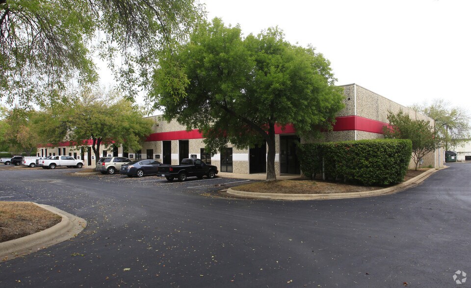 8222 N Lamar Blvd, Austin, TX à louer - Photo principale – Image 1 sur 3