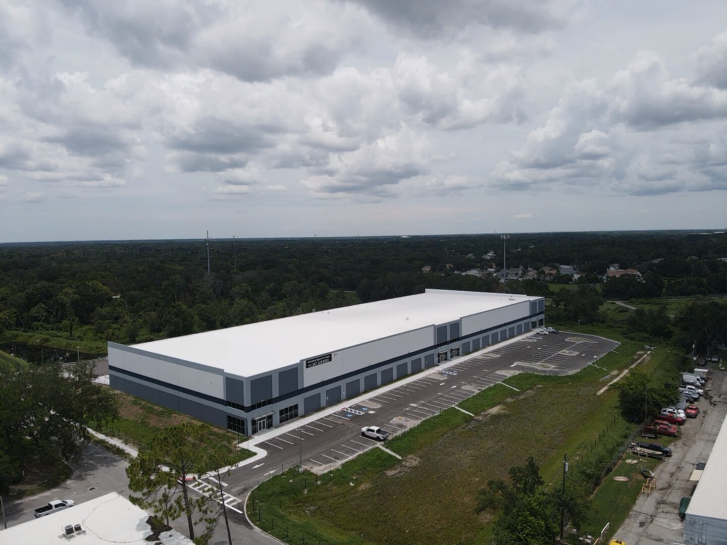 6101 Johns Rd, Tampa, FL à louer Photo de l’immeuble– Image 1 sur 11