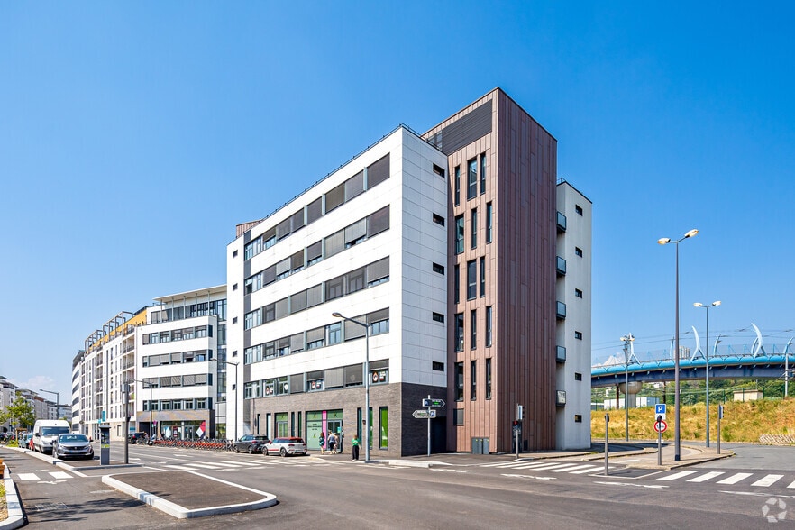 51 Ter Rue De Saint-Cyr, Lyon à louer - Photo de l’immeuble – Image 2 sur 2