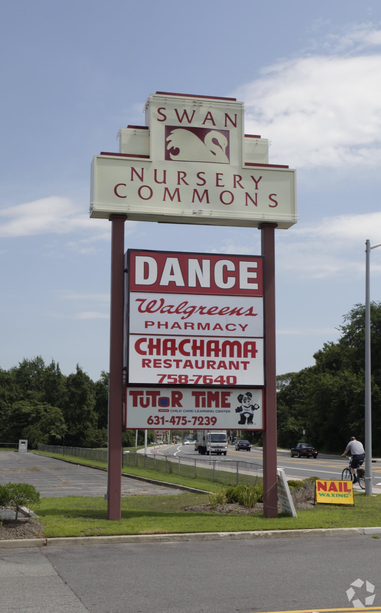 655 E Main St, East Patchogue, NY à louer Photo principale– Image 1 sur 12