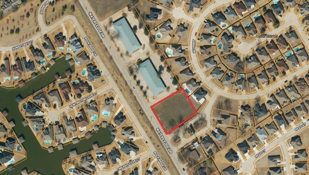 1327 Waters Edge Dr, Granbury, TX à vendre - Photo de l’immeuble – Image 2 sur 3