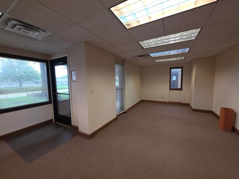 5550 W Central Ave, Toledo, OH à louer - Photo de l’immeuble – Image 2 sur 10