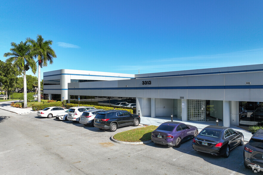 3313 W Commercial Blvd, Fort Lauderdale, FL à louer - Photo de l’immeuble – Image 1 sur 21