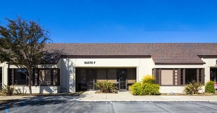1900 E Warner Ave, Santa Ana, CA à louer Photo de l’immeuble– Image 1 sur 12