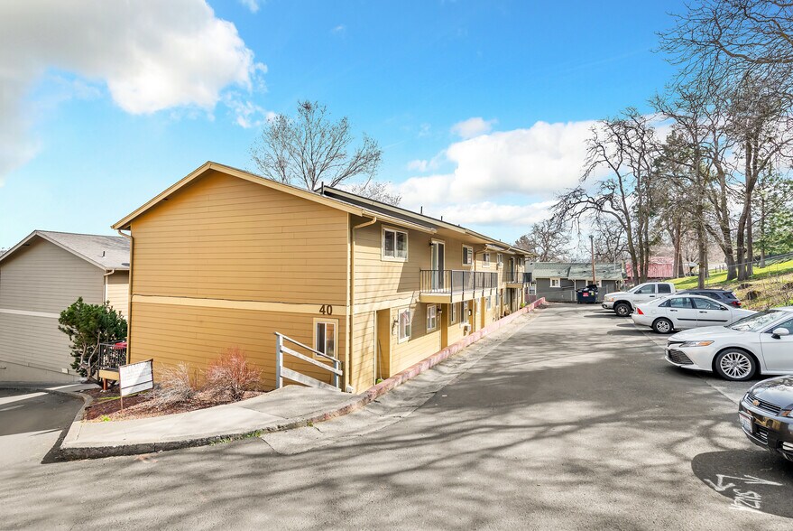 2408 W 10th St, The Dalles, OR à vendre - Photo de l’immeuble – Image 2 sur 15