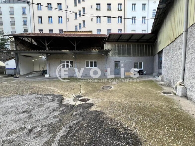 Local d’activités dans Lyon à louer - Photo de l’immeuble – Image 2 sur 13