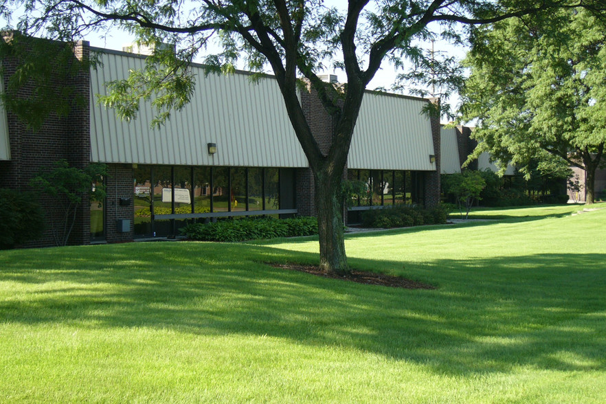 15301 Century Dr, Dearborn, MI à louer - Photo principale – Image 1 sur 3
