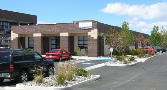 3631 Warren Way, Reno, NV à louer - Photo de l’immeuble – Image 2 sur 10