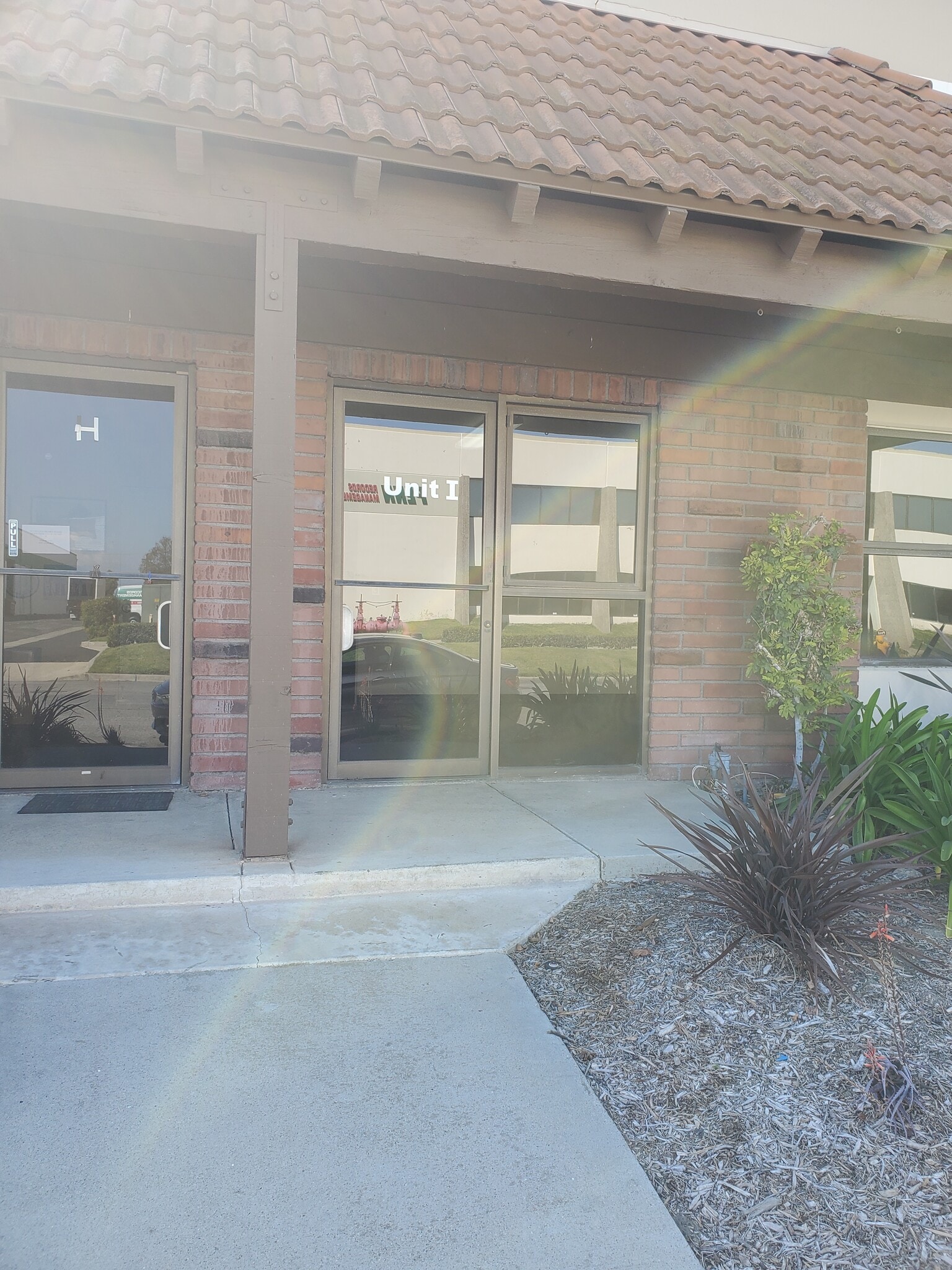 15661 Producer Ln, Huntington Beach, CA à louer Photo de l’immeuble– Image 1 sur 10