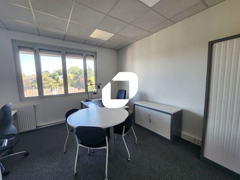 Bureau dans La Celle-Saint-Cloud à vendre - Photo de l’immeuble – Image 3 sur 10