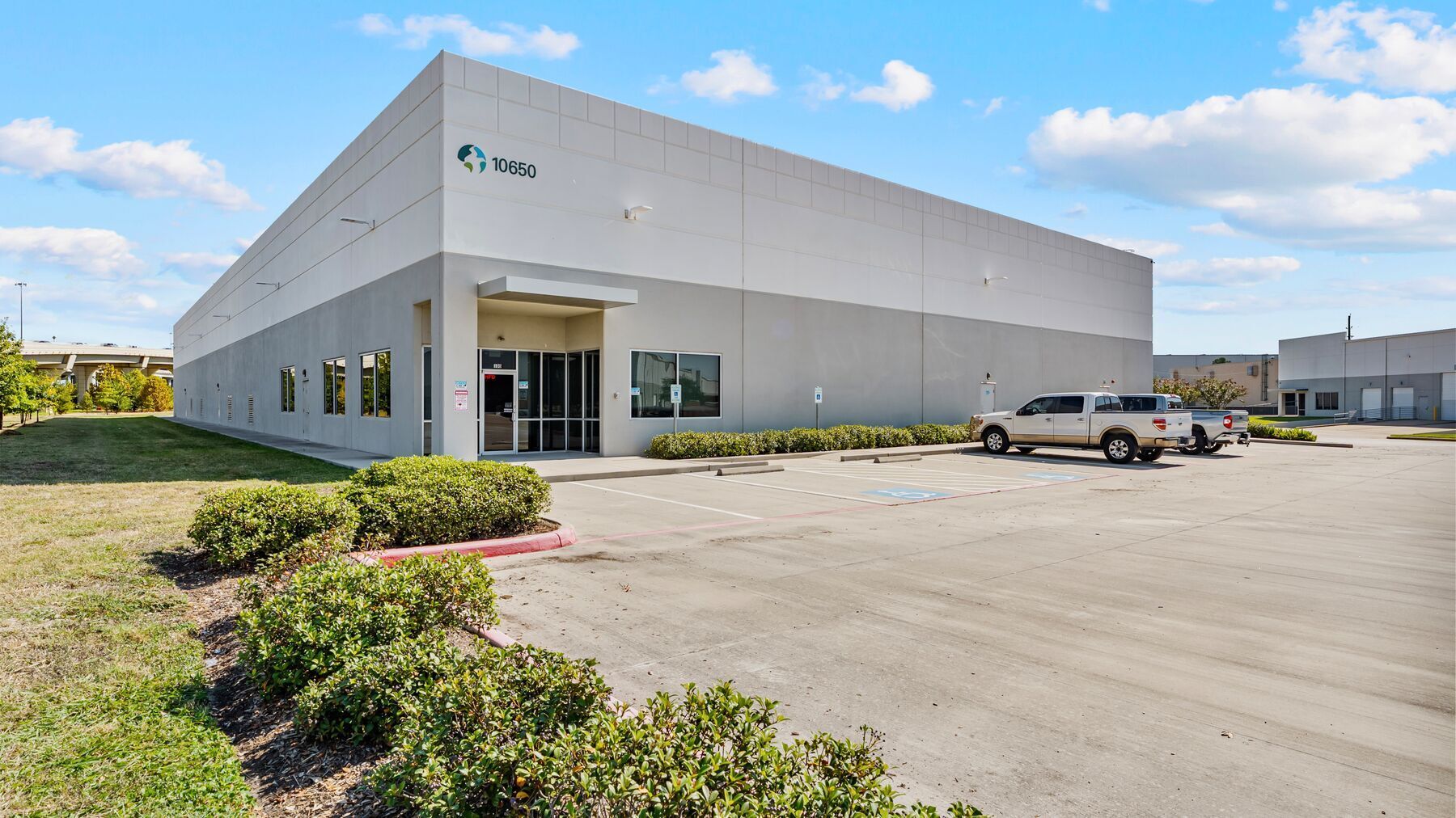 10650 W Little York Rd, Houston, TX à louer Photo de l’immeuble– Image 1 sur 3