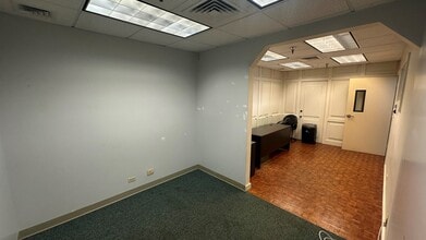2200 Kamehameha Hwy, Honolulu, HI à louer Photo intérieure– Image 2 sur 3