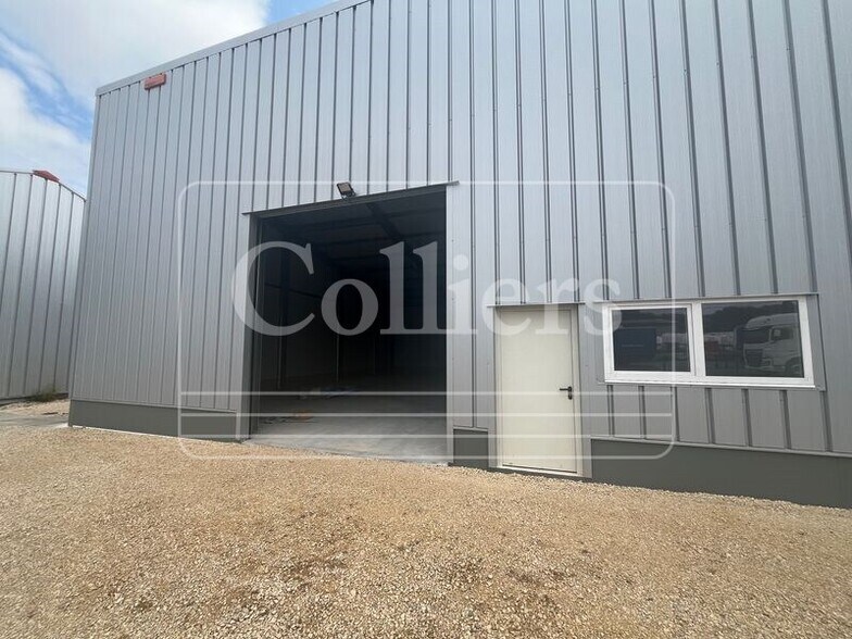 Industriel/Logistique dans Rognac à louer - Photo de l’immeuble – Image 1 sur 11