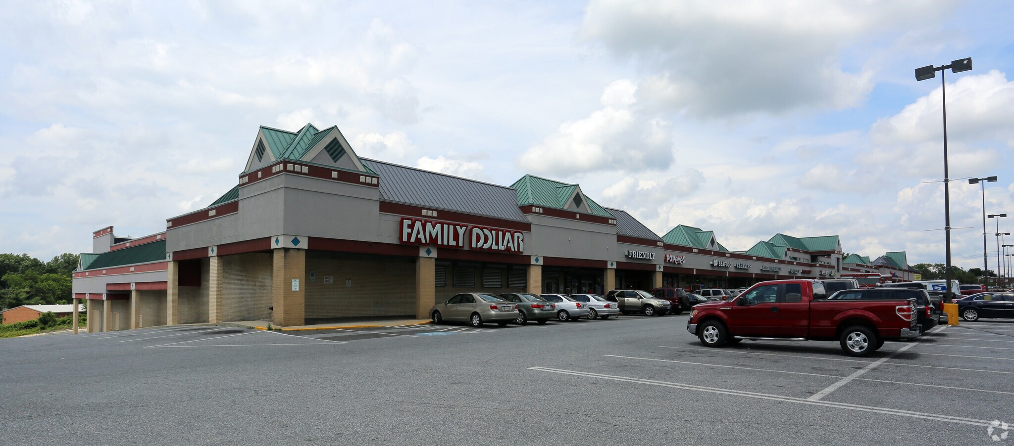 2346 Iverson St, Temple Hills, MD à louer Photo principale– Image 1 sur 12