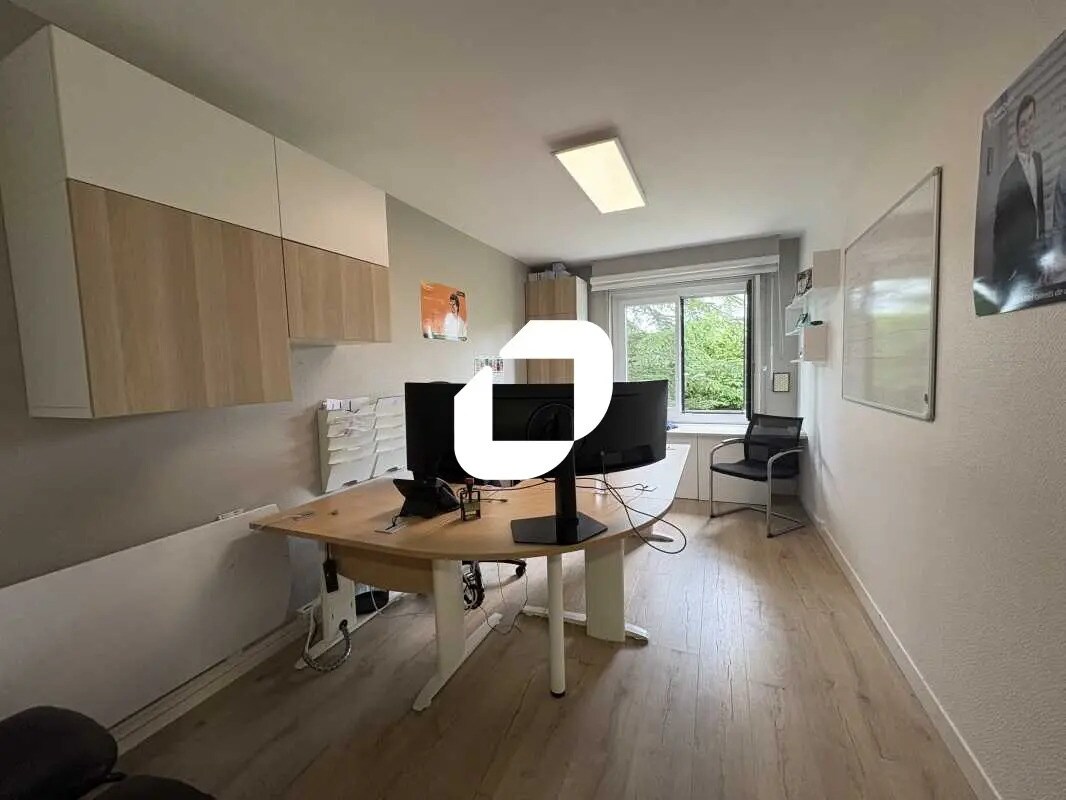 Bureau dans Trappes à vendre Photo de l’immeuble– Image 1 sur 9