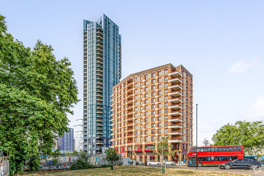 300 Manor Rd, Londres à louer - Photo de l’immeuble – Image 3 sur 5