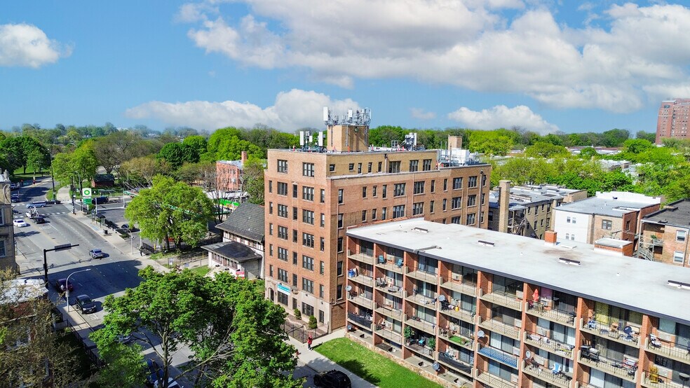 6731 S Jeffery Blvd, Chicago, IL à vendre - Photo de l’immeuble – Image 1 sur 5