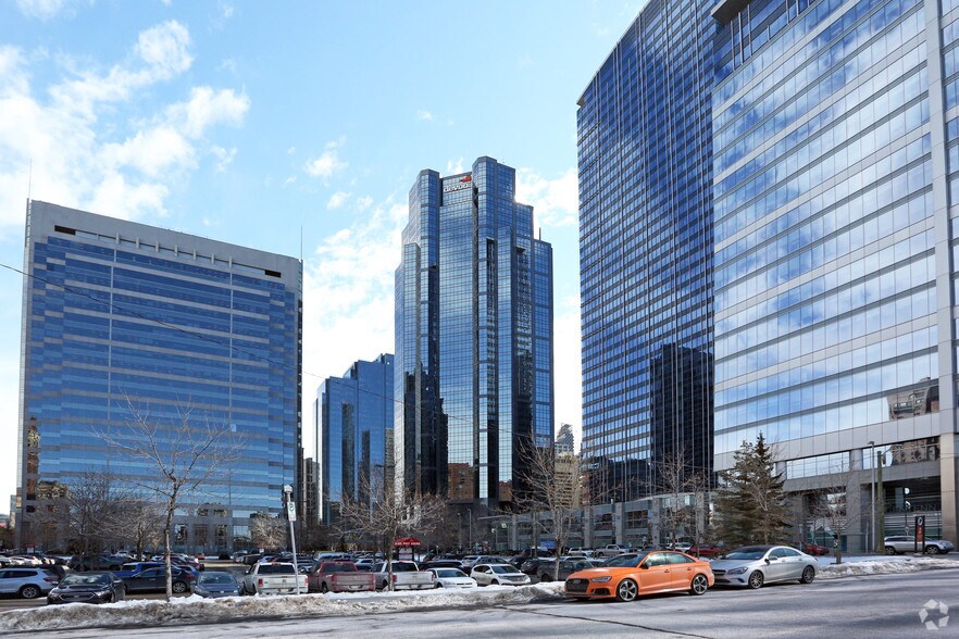 400 3rd Ave SW, Calgary, AB à louer - Photo de l’immeuble – Image 2 sur 7