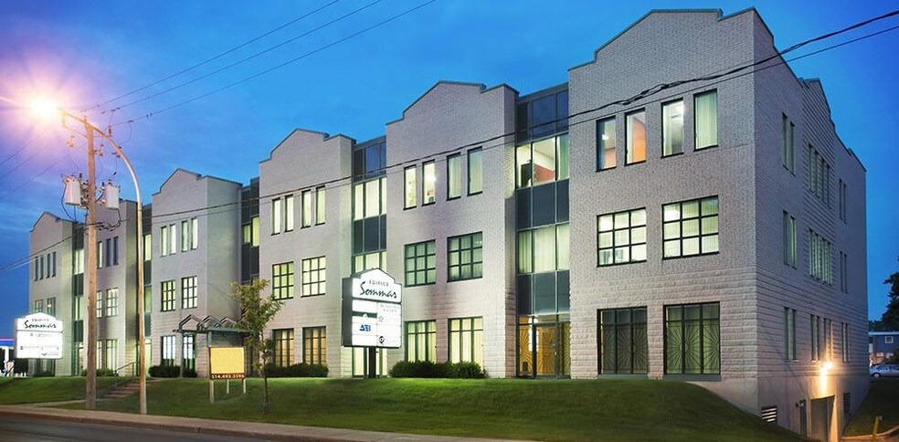 8150 Boul Métropolitain E, Montréal, QC à louer - Photo de l’immeuble – Image 2 sur 15